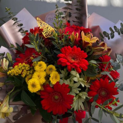 Ramo de Gerbera Roja y Tonos Vibrantes